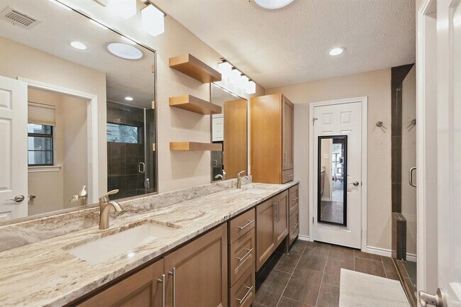 Building Photo - 5704 Sam Houston Cir