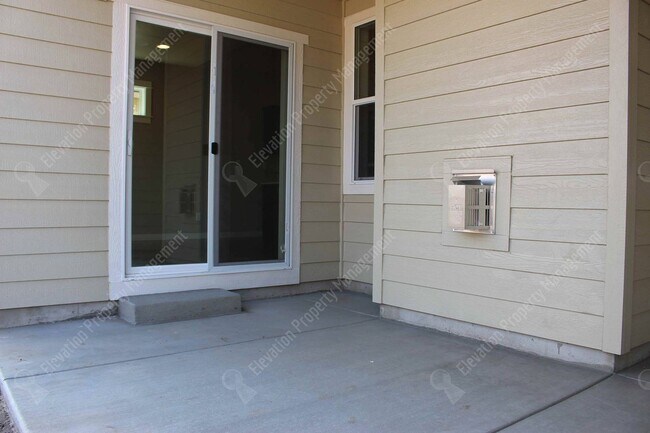 Building Photo - 3 BR home in Southeast Bend