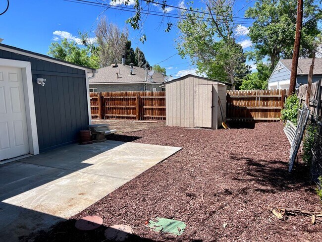 Building Photo - Ranch Home 3BD/2BA Conveniently Located Mi...