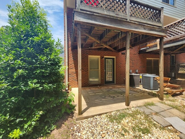 Building Photo - 1515 S Lumpkin St