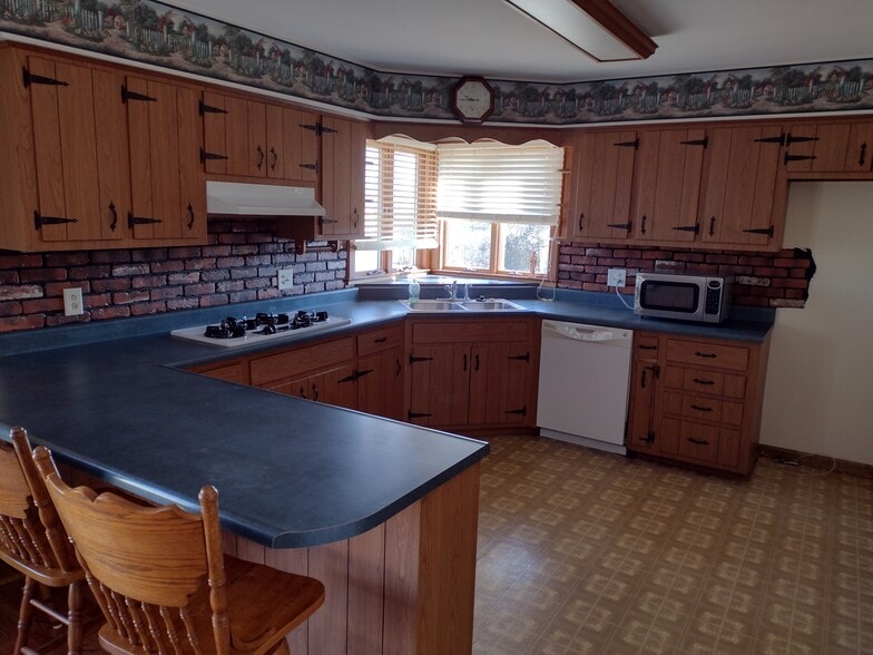 Kitchen - 1788 Pottery Rd