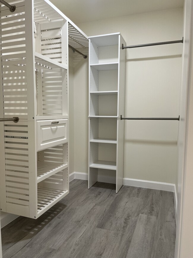 Building Photo - 5104 Chestnut Rd