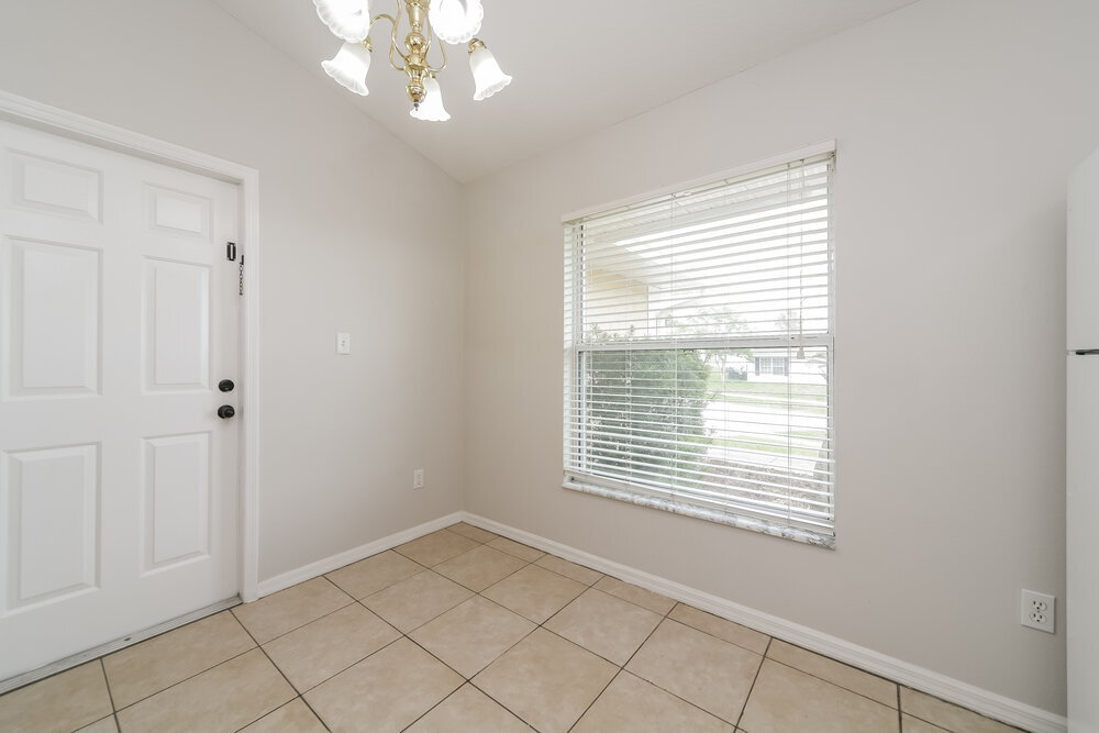 Building Photo - 918 Palm Forest Ln