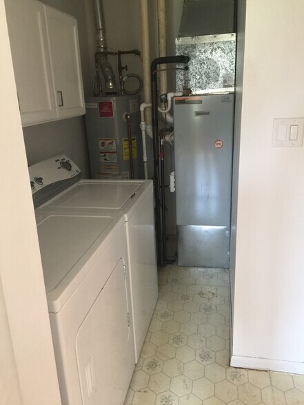 Laundry & Utility Room - 4912 Angelia Dr