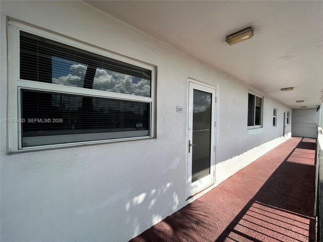 Building Photo - 6005 Del Lago Cir