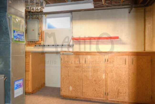 Building Photo - **COMING SOON** Spacious Hobby Home