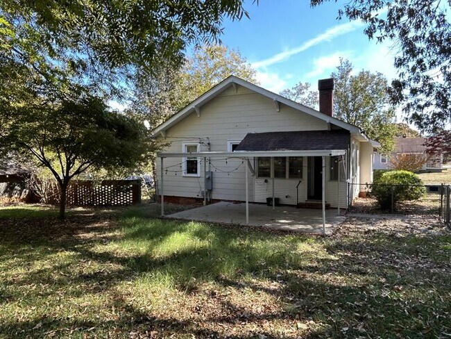 Building Photo - 601 Williams St