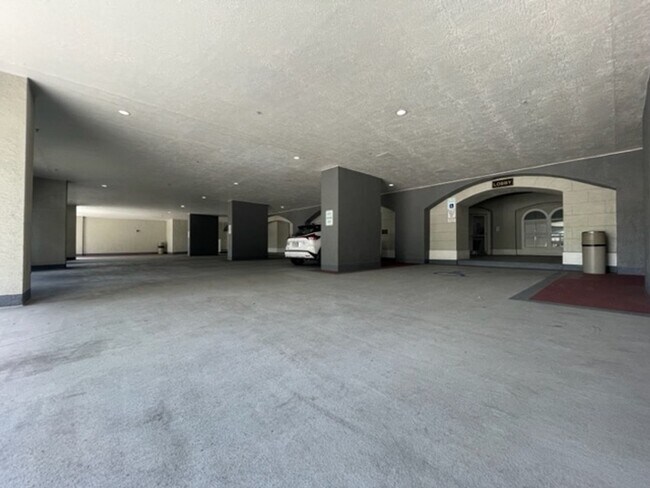 Building Photo - 700 S Harbour Island Blvd