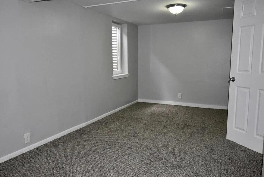 Building Photo - 651 Cheney St