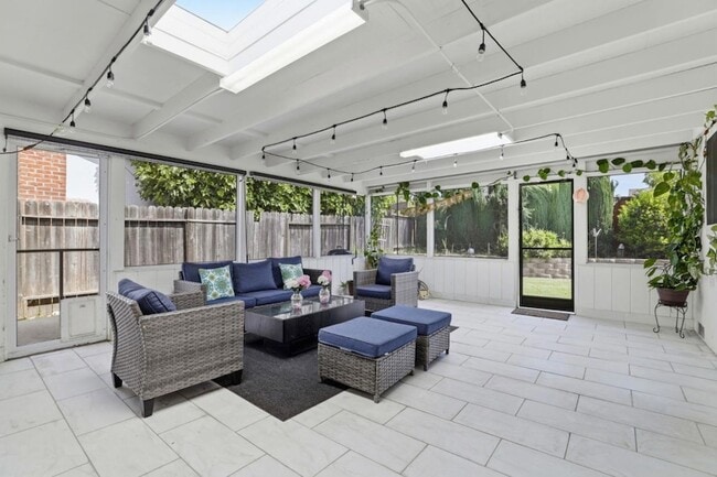 Building Photo - 1714 Woodridge Way