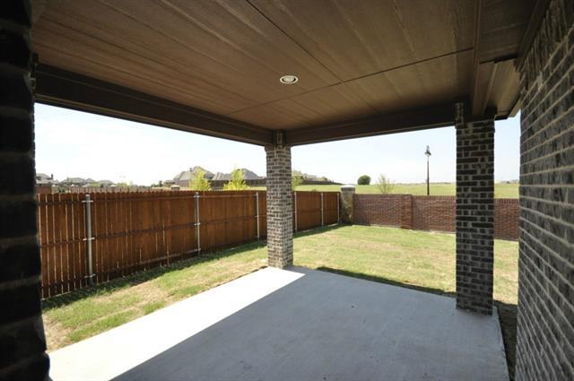 Building Photo - 600 Falcon Dr