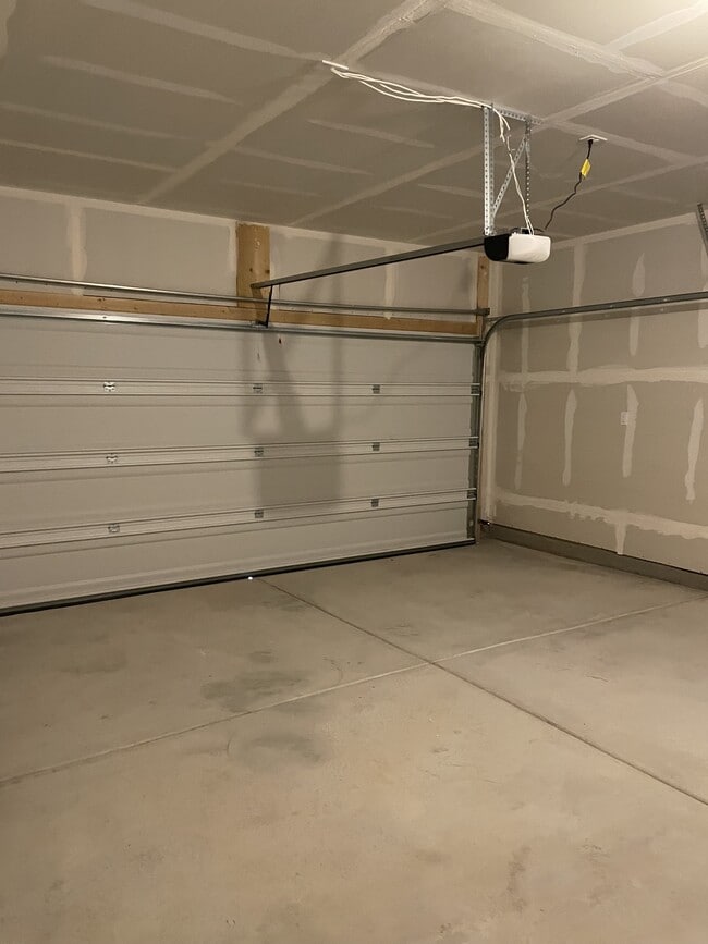 Building Photo - 4868 Longs Peak Rd NE