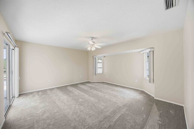 Building Photo - "Spacious 3-Bedroom Retreat with 2 Full Baths in Rotonda West Pinehurst!"