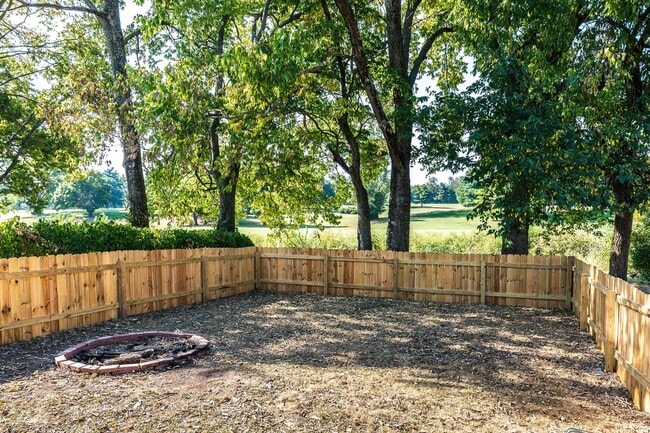 Building Photo - VIRTUAL SHOWINGS AVAILABLE - Great 4 Bedro...