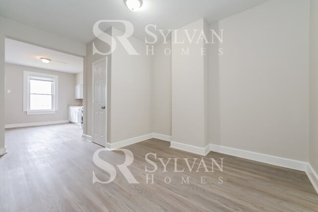 Building Photo - 410 S Newkirk St