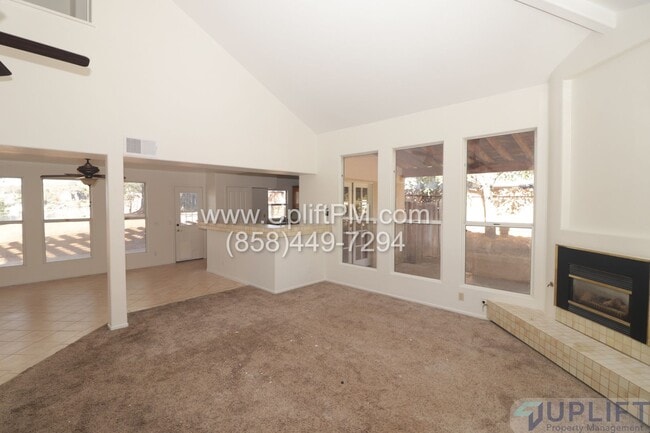 Building Photo - 4 Bedroom 2.5 Bath in San Diego Country Es...
