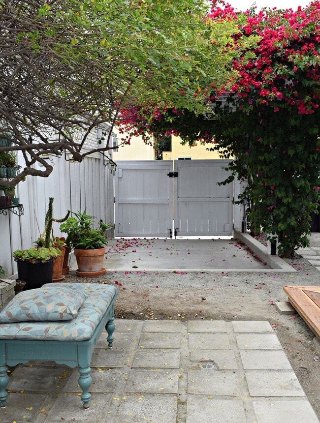Building Photo - University Heights- Charming 2BR 1BA Craft...