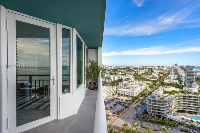 Building Photo - 400 South Pointe Dr