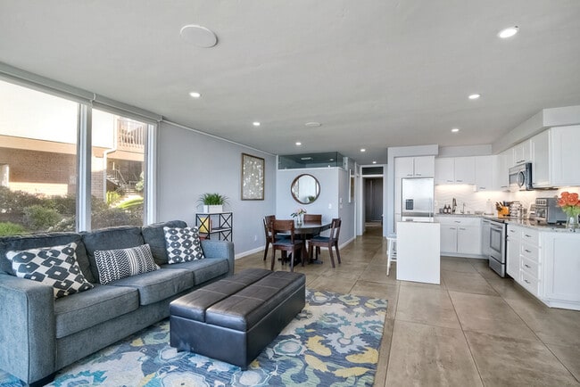 Building Photo - 190 Del Mar Shores Terrace