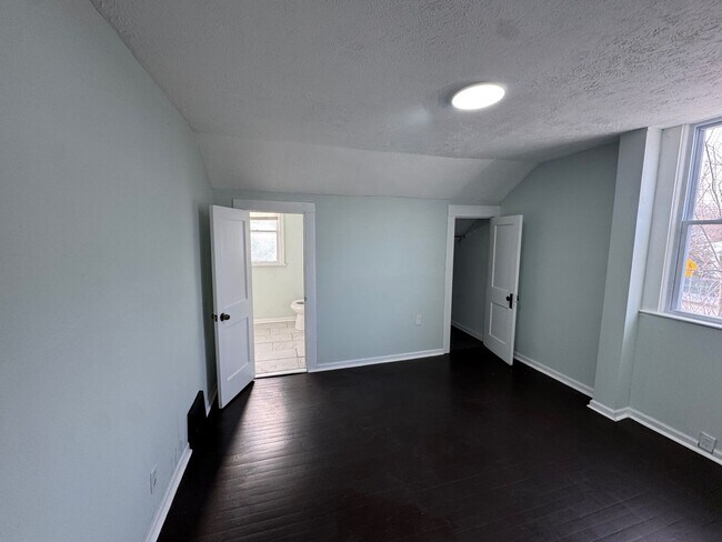 Building Photo - Comfort Meets Convenience: Beautiful 3-Bedroom Single-Family Home  Family-Friendly