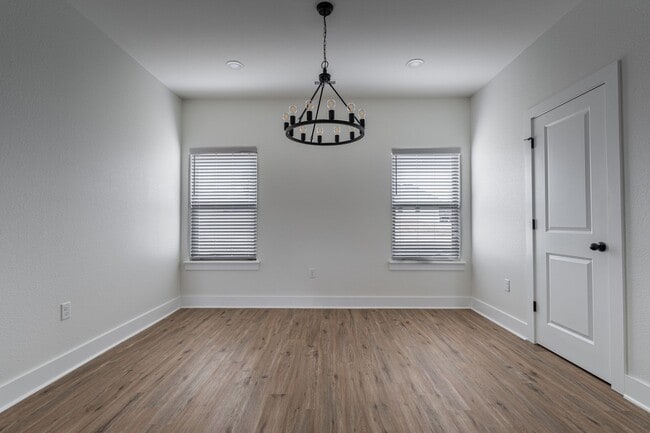 Building Photo - Beautiful Home on Two Acres