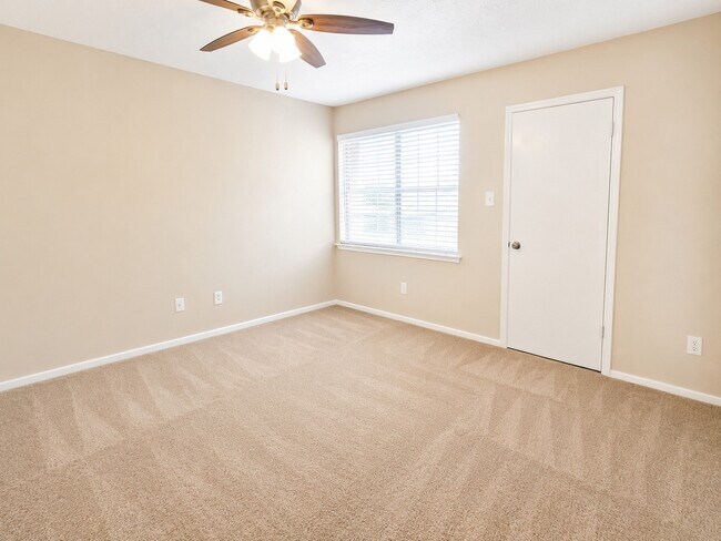 Building Photo - 2506 Radcliffe Dr