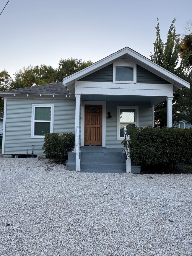 Building Photo - 2713 Cochran St