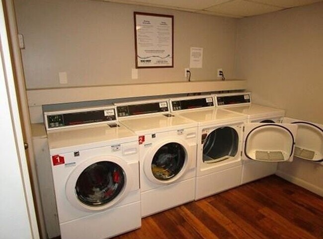 Building Photo - 12 Williamsburg Ct