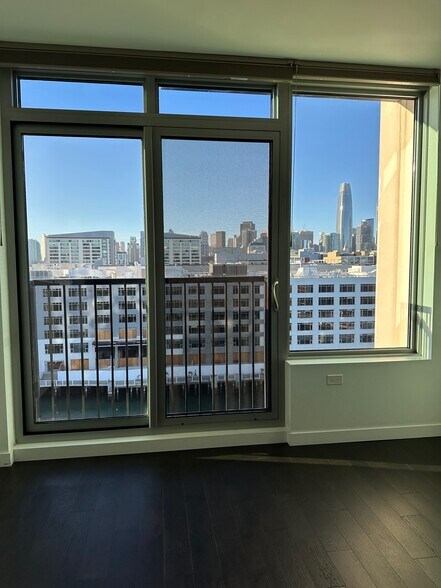 Building Photo - 1000 3rd St