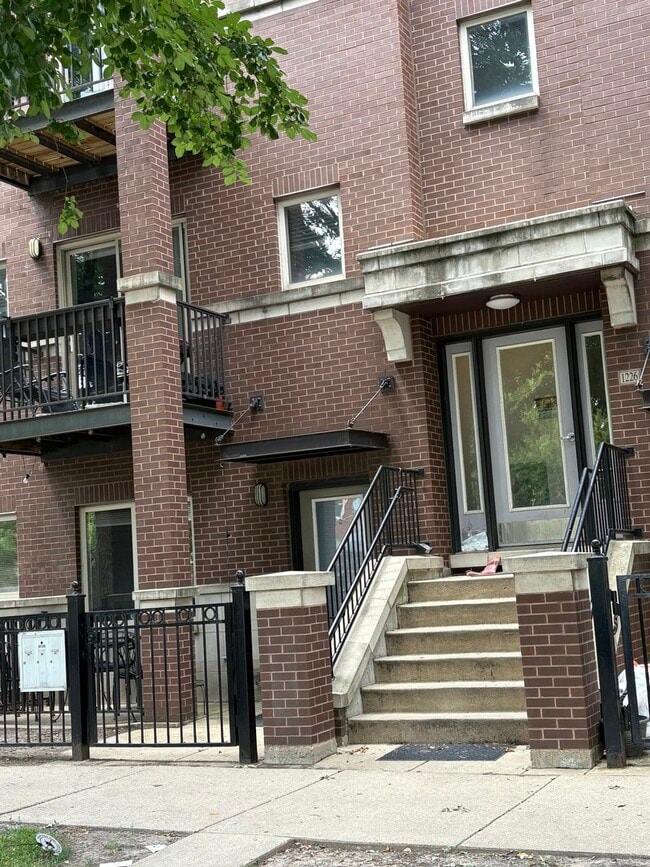 Building Photo - 1226 S Blue Island Ave