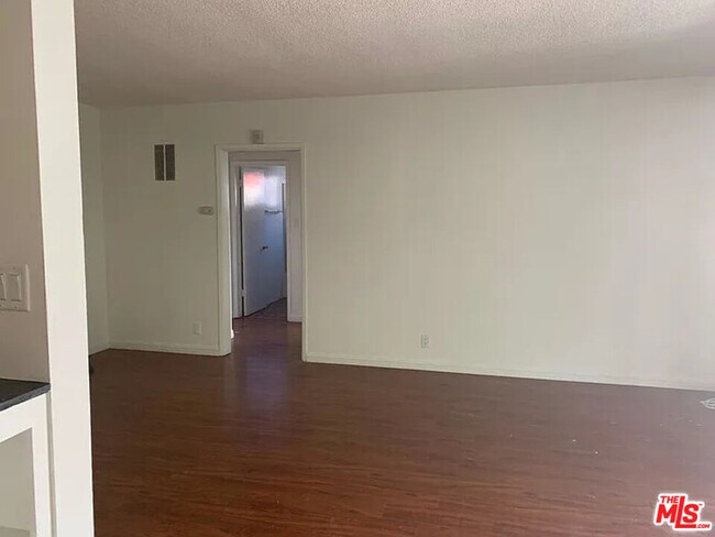 Building Photo - 832 S Gramercy Pl