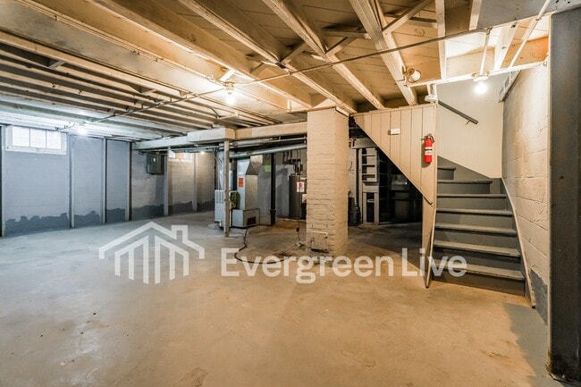 Building Photo - 5125 W Stark St