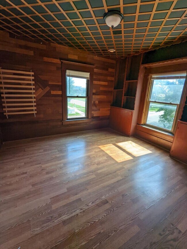 Building Photo - Charming 4-Bedroom Home Near Downtown & Kellogg