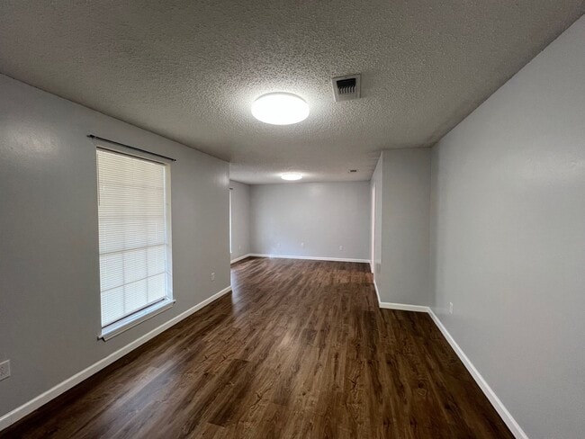 Building Photo - 13085 Friendship Rd