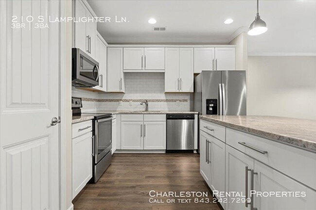 Building Photo - 210 S Lamplighter Ln