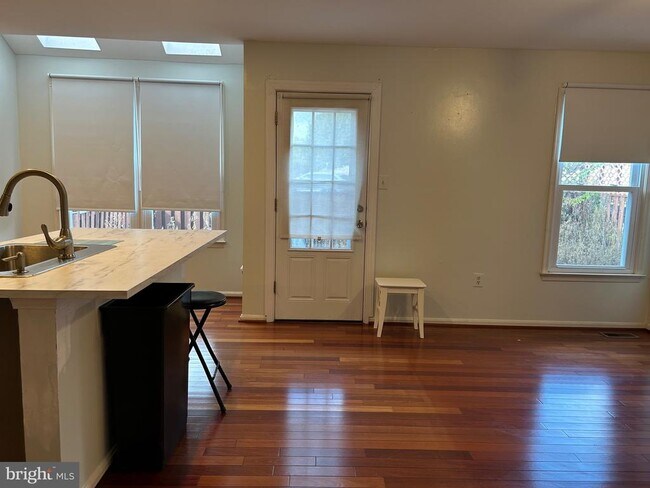 Building Photo - 46706 Bullfinch Square