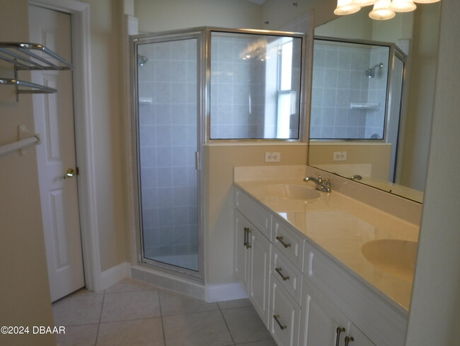 Building Photo - 1442 Areca Palm Dr