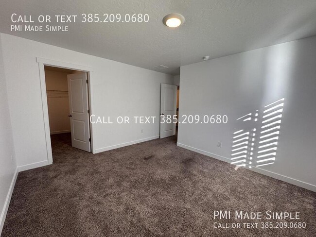 Building Photo - Spacious 3-Bed Townhome with Modern Amenit...