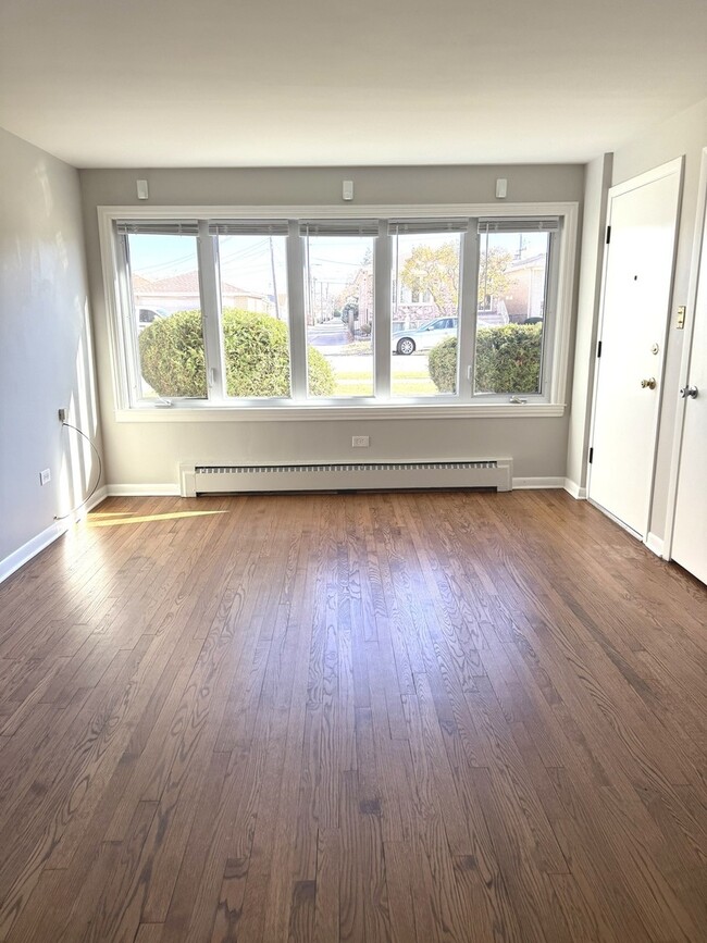 Primary Photo - 4644 N Sayre Ave