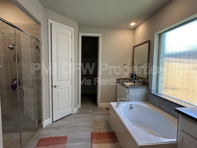 Building Photo - 2222 McMullin Dr