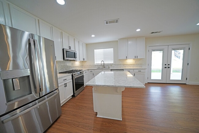 Building Photo - 27863 Knight St