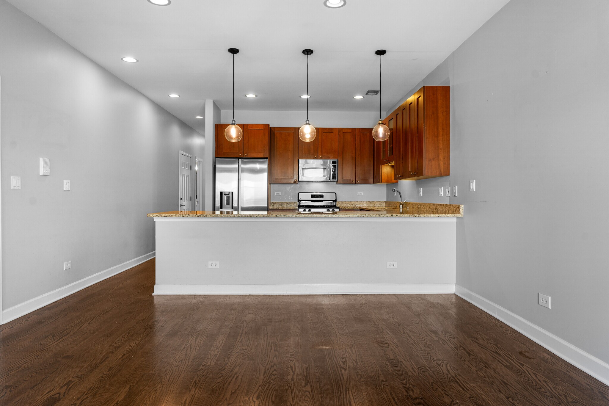Building Photo - 529 N Racine Ave