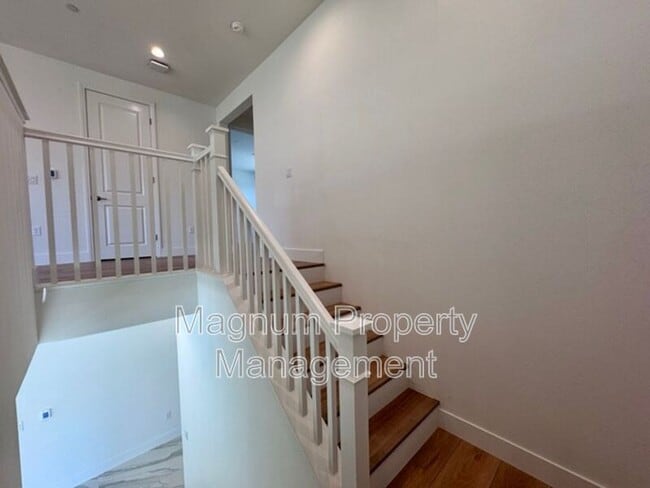 Building Photo - 25061 River Peak Dr