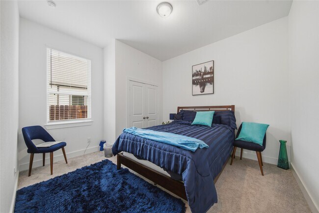 Building Photo - 4512 Bartagrass Dr