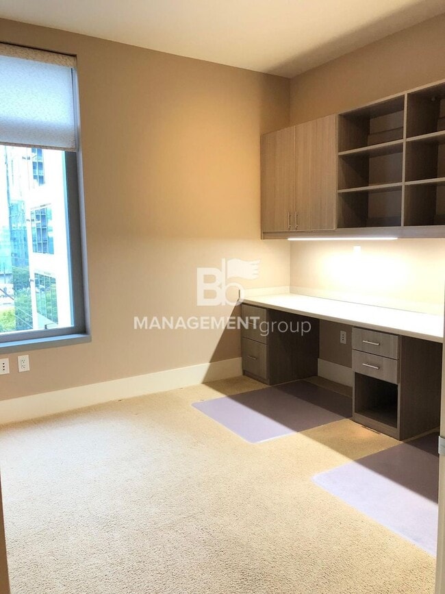 Building Photo - The Metropolitan, Pearl District's only 3b...