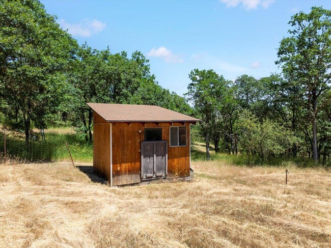 Building Photo - 1998 Foots Creek Rd