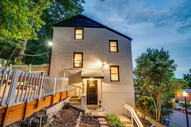 Building Photo - 3731 S Kemper Rd