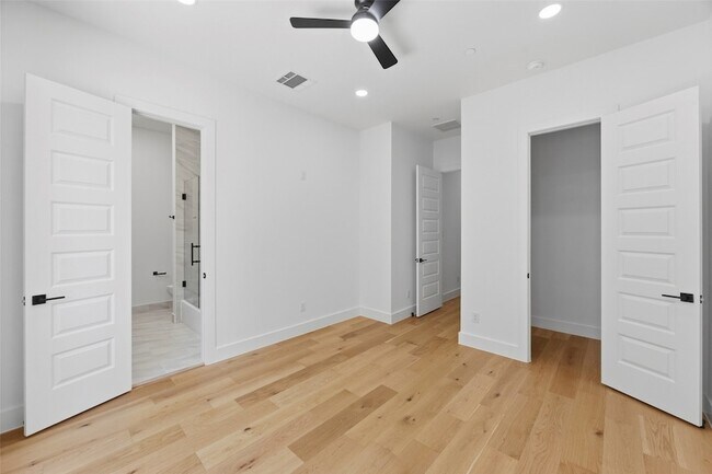 Building Photo - 404 Vista Buena Trl