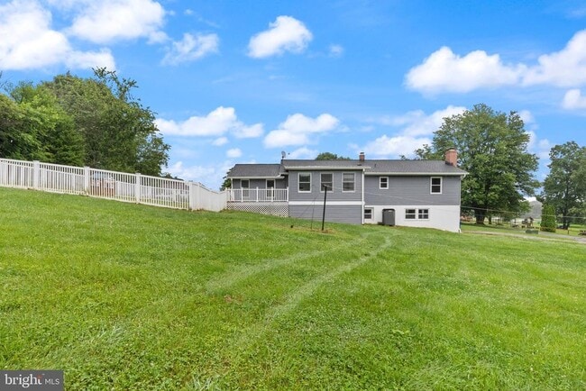 Building Photo - 7390 Woodbine Rd