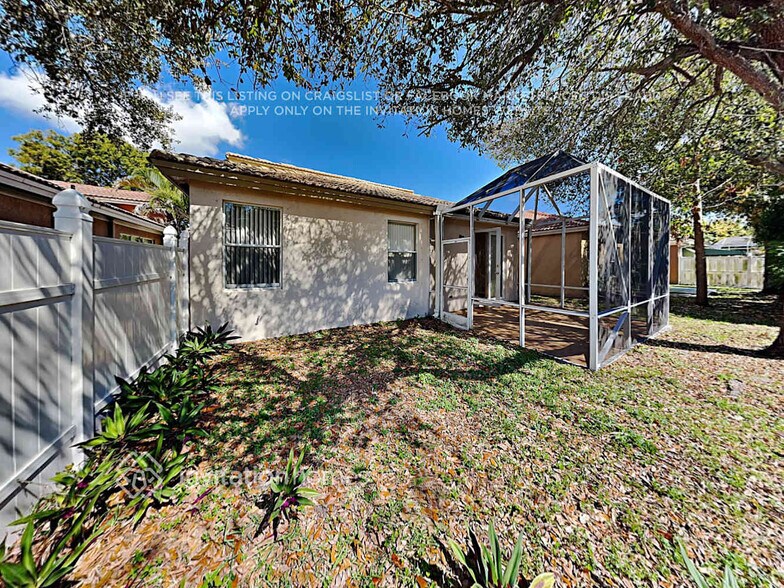 Building Photo - 4916 Pelican St